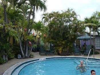 Отель Alexander Palms Court Ки-Уэст Экстерьер фото